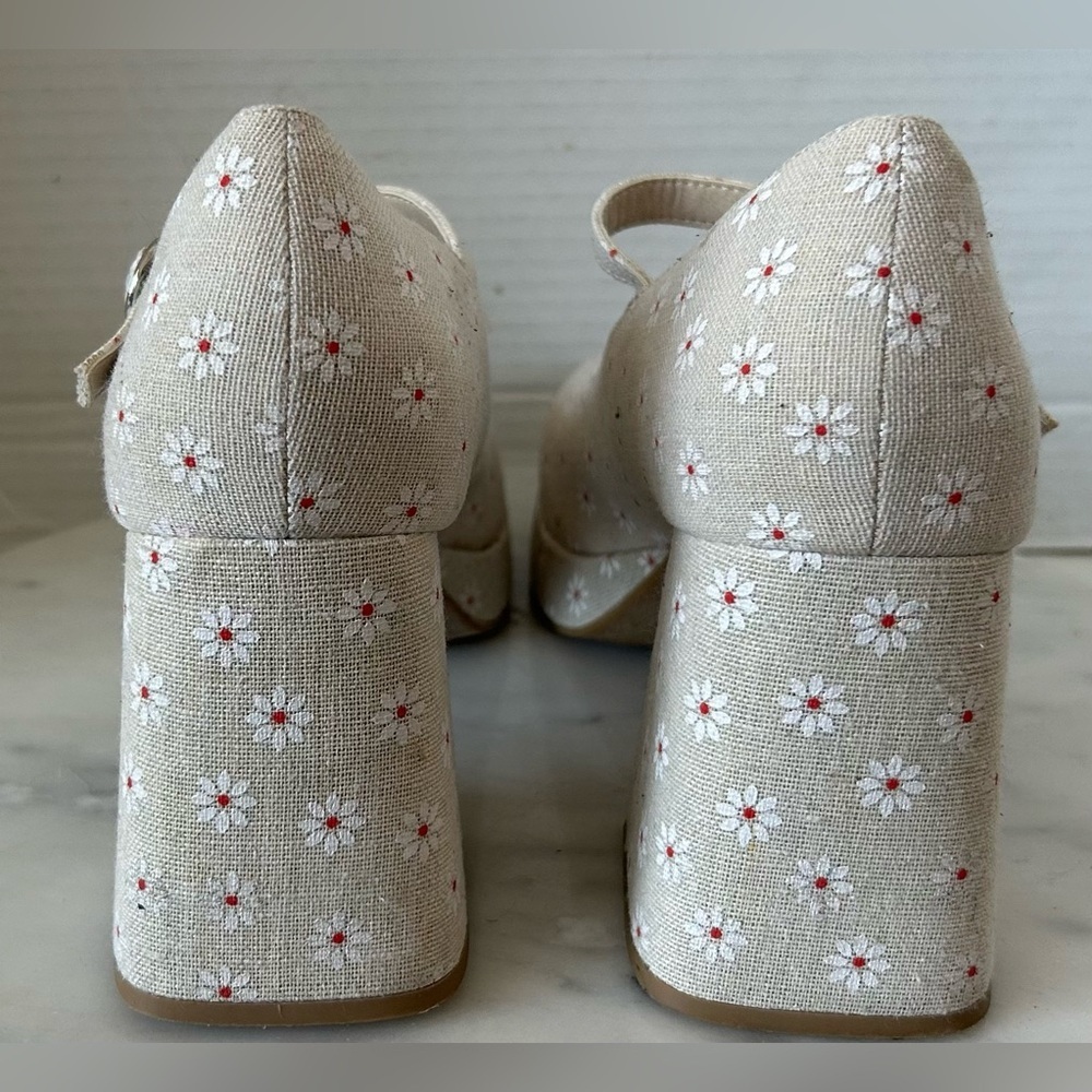 MADDEN GIRL MANTLE DAISY PRINT MARY JANES Sz.8. MINOR IMPERFECTION SEE PHOTOS. - Picture 9 of 10